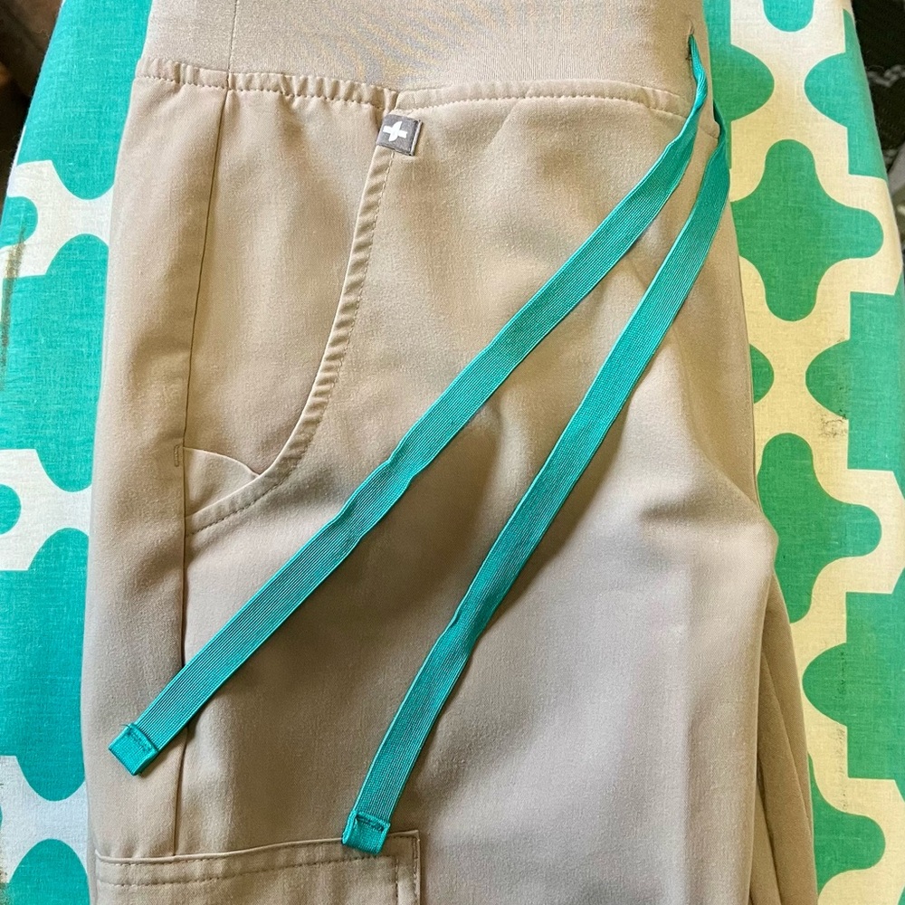 Figs Women's Blouder Zamora™ - Petite xs Jogger Scrub Pants